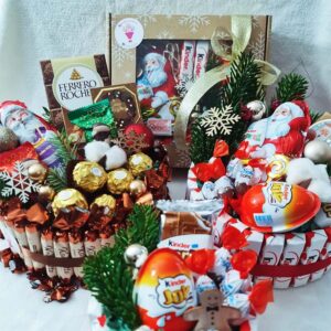 Świąteczny kosz prezentowy z Ferrero Rocher, Lindt i Merci na Boże Narodzenie