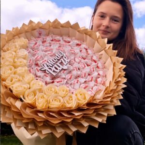 Luksusowy kosz prezentowy na ślub z Ferrero Rocher i Raffaello